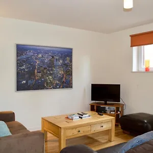 Modern 2 Bedroom Centre Flat Apartment